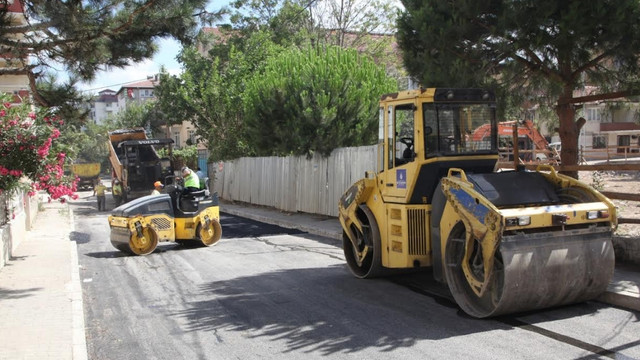 Kartal'da asfalt serim çalışmaları 7/24 devam ediyor
