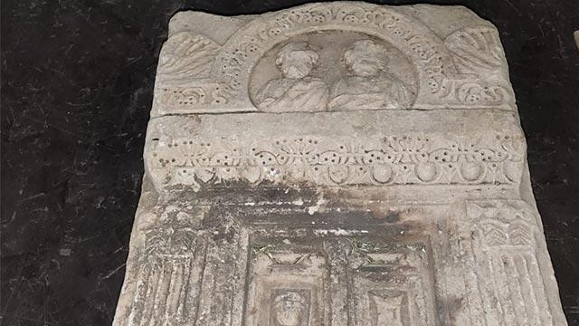 Mezar taşını dahi çalan 5 defineci tutuklandı