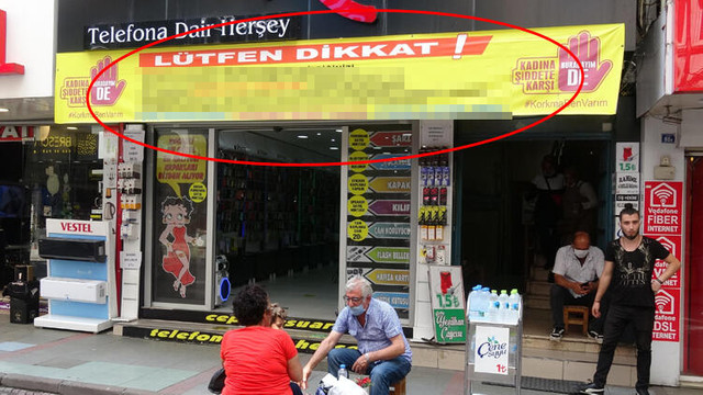Dükkanına öyle bir pankart astı ki... Gören kadınları duygulandırdı
