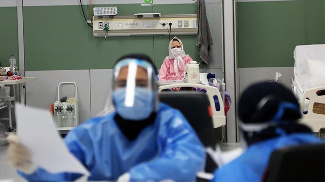 İran'da binlerce sağlık çalışanı koronavirüs kaptı