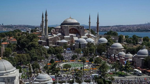 Ayasofya'nın açılışına katılanlara koronavirüs uyarısı