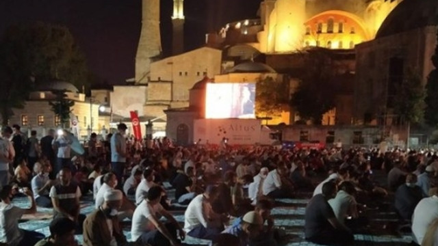 Ayasofya’da ilk bayram namazı kılındı
