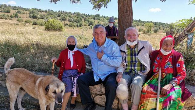 Başkan Genç, annesinin kabrini ziyaret etti