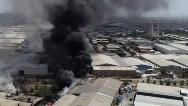 Konya'da hurda fabrikasında yangın!
