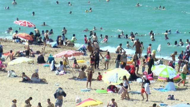 İstanbul'da plajlar tıklım tıklım!
