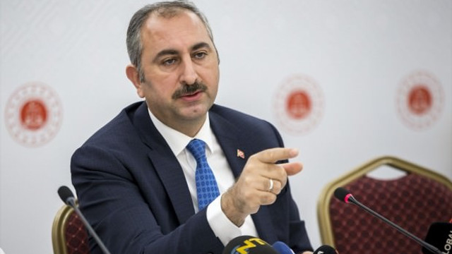 Bakan Gül, ''torpil yok'' diyemedi!