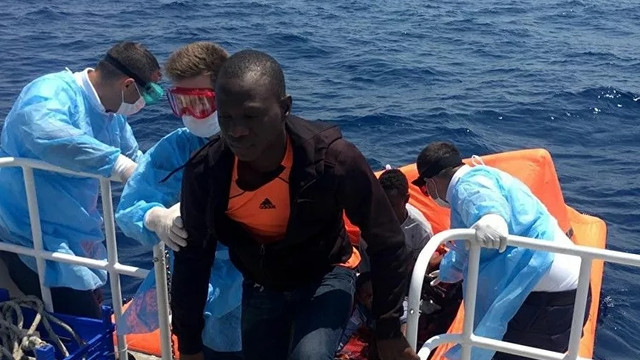 İzmir’de 26 sığınmacı kurtarıldı