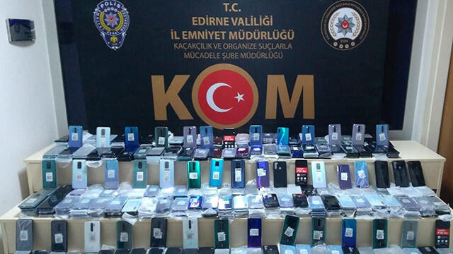 1 milyon 500 bin TL değerinde kaçak cep telefonu ele geçirildi