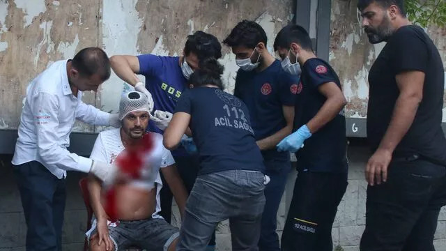 Taksim'de değnekçi terörü! Kanlar içinde kaldı