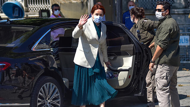 Meral Akşener'den Ayasofya Camii'ne ziyaret