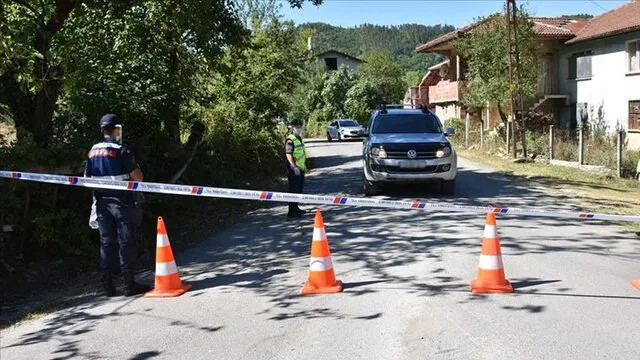 Kırklareli'de karantinada olması gereken aile tatile giderken yakalandı!