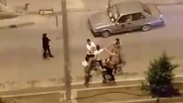 ''Caminin duvarına işeme'' diye uyaran kişinin kafasına şişe fırlattı