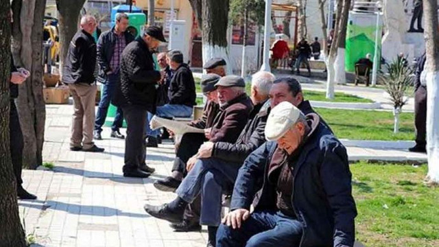 O ilimizde 65 yaşa sokağa çıkma yasağı ertelendi!