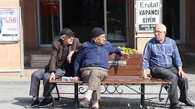 Açıklamalar peş peşe geldi! Birçok ilde yeni koronavirüs tedbirleri