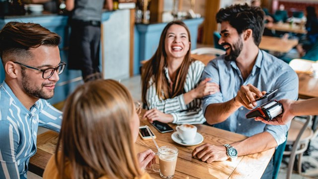 İngiltere’de hükümet, 1 ay boyunca restoran hesaplarının yarısını ödeyecek