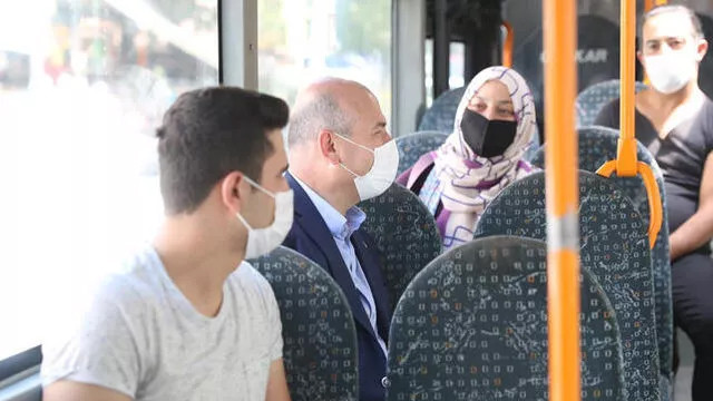 İçişleri Bakanı Soylu, halk otobüsünde görüntülendi