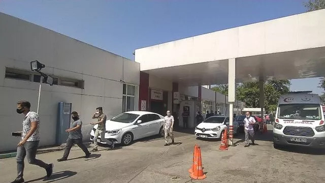 Kan donduran olay! Çocuklarının gözü önünde ablasını 9 yerinden bıçakladı