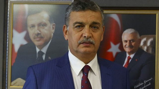 AK Partili isim Bakan Albayrak'a ''istifa'' diyenlere ''köpekler'' dedi!