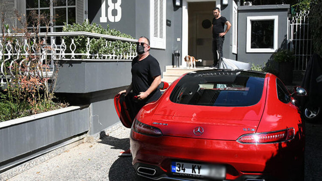 Cem Yılmaz yeni oyuncağıyla görüntülendi