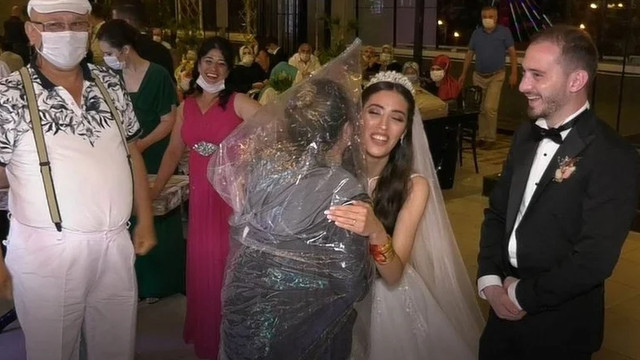 Koronavirüse karşı poşetli tedbir! Moda olmasa bari...