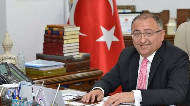 Görevden uzaklaştırılan Belediye başkanı hakkında yakalama kararı