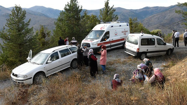 Üzerlerine yıldırım düşen anne ve kızı yaşamını yitirdi