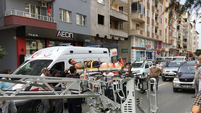 Rize'de korkunç olay! 6 katlı binanın çatısında asılı kaldı