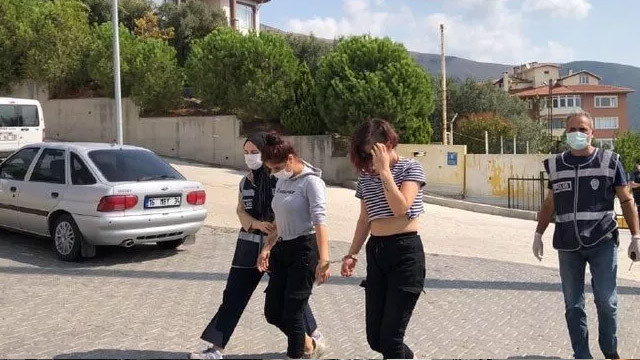 Otel odasında iğrenç tuzak! Kıskıvrak yakalandılar