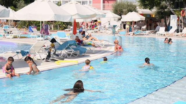 Antalya'ya gökten Rus turist yağdı!