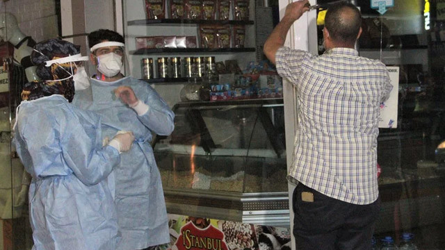 Karantinada olması gerekirken iş yerini açtı!