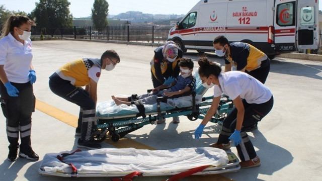 Gözünden yaralanan 8 yaşındaki çocuk ambulans helikopterle alındı