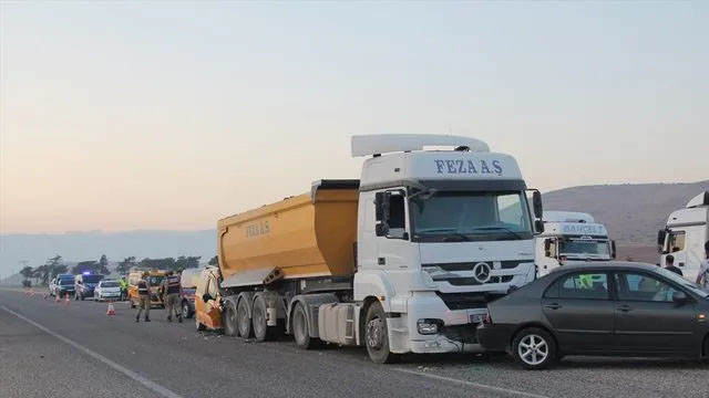 Hatay'da zincirleme kaza: 1 ölü, 6 yaralı