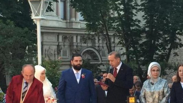 Davutoğlu'nun danışmanı gözaltına alındı