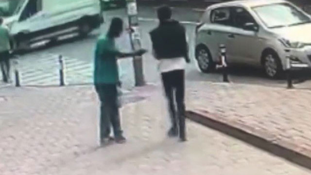 İstanbul'da 25 TL'lik gasp kamerada
