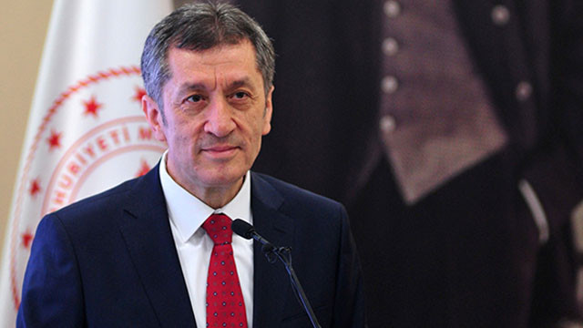 Bakan Selçuk'tan öğretmen ve öğrencilere tebrik