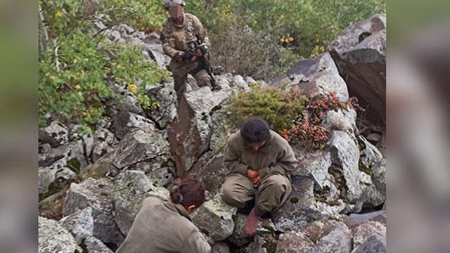 Iğdır'da 2 kadın terörist sağ olarak ele geçirildi