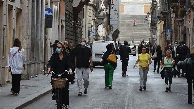 İtalya'da koronavirüs vaka sayısı 300 bini aştı