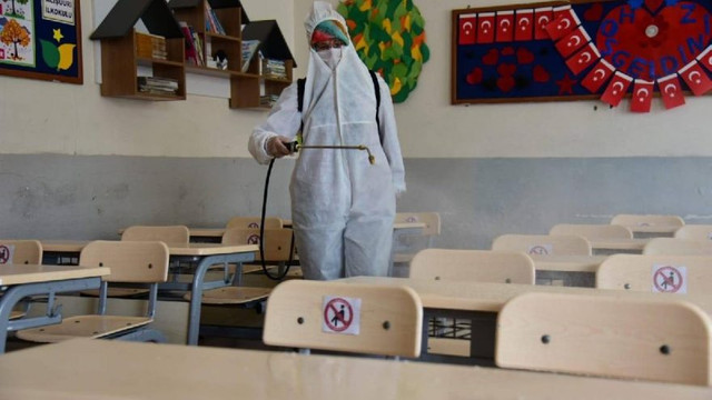 AK Parti MKYK'da ''Okullar açılsın'' önerisi