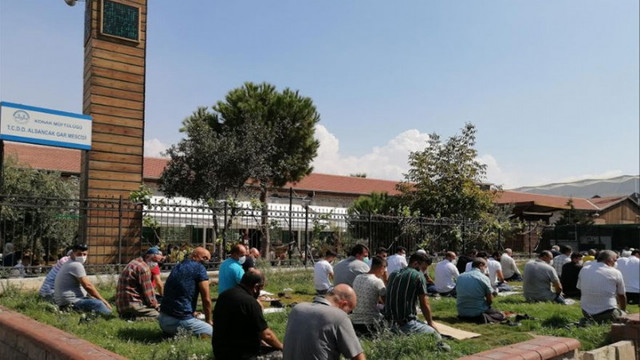Atatürk'ün yadigarı gitti; açık hava mescidi geldi