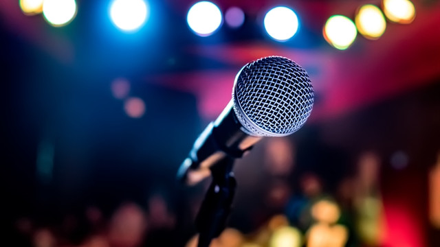 Karaoke partisisinde koronavirüslü mikrofon faciası