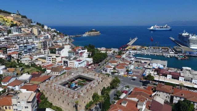 Kuşadası'nın nüfusu 35 ili geçti