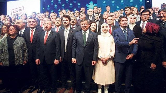 Gelecek Partisi'nde istifa depremi