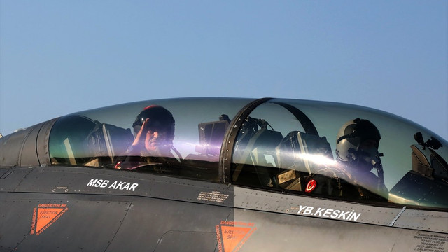 Bakan Akar, F-16 ile Ege'de uçtu! | Güncel