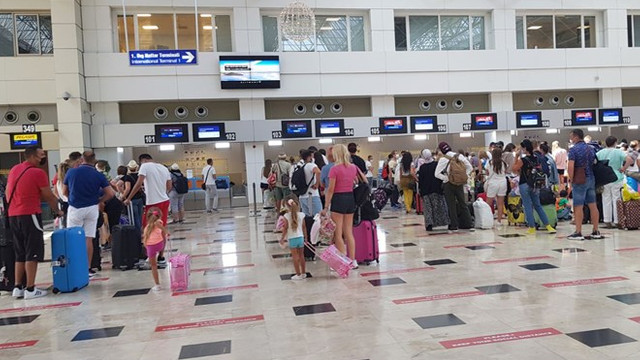 Antalya Ya Gelen Turist Sayisi 1 5 Milyonu Gecti Ekonomi