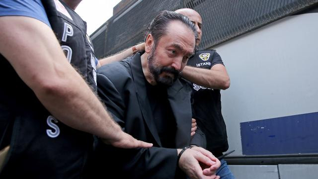 Adnan Oktar'ın cezası açıklanınca böyle bağırdılar: ''Ohh Adnan ohh''