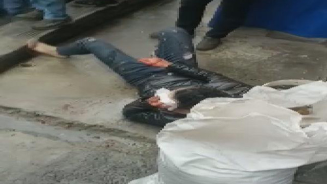 Beyoğlu'nda dehşet anları! İki arkadaş birbirini bıçakladı