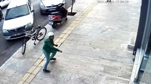 Çocukların torpil şakası esnafın aklını aldı!