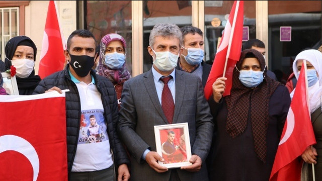 Şehit Kaymakam Safitürk'ün ailesi evlat nöbetindeki ailelere destek verdi