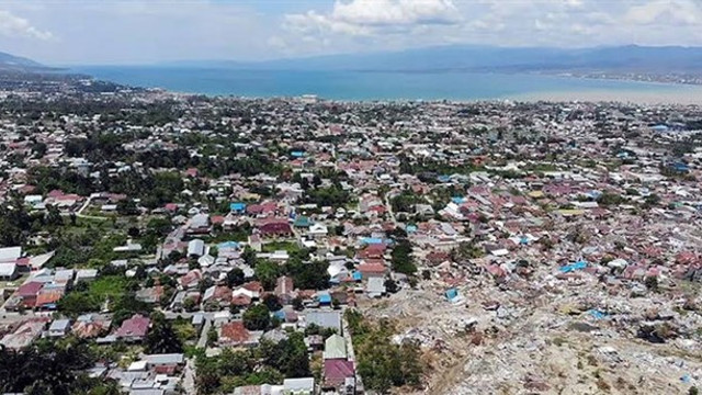 Endonezya’da 7.1 büyüklüğünde deprem