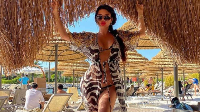 Ebru Polat'tan dekoltesine gelen yoruma sert tepki!